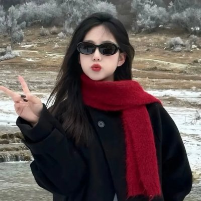 仰望天空的少女瞳中映照的世界